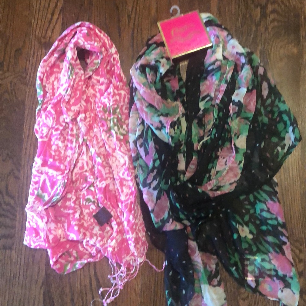 2 stylish scarves, never worn